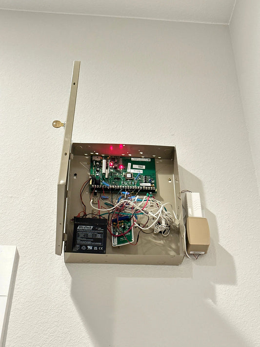 Hardwired vs. Wireless Device Security Systems: Hardwire is more reliable - Avenger Security